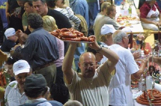 Az orszg keleti kapujaknt is emlegetett Bkscsaba, a Krs-vlgy kzppontjban helyezkedik el. Bks megye kulturlis, kereskedelmi s oktatsi centruma.