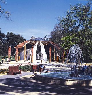 Hajdszoboszl is a small town with 25.000 habitants in Eastern Hungary. The town lies 202 km from Budapest. The town deservedly has got the name 