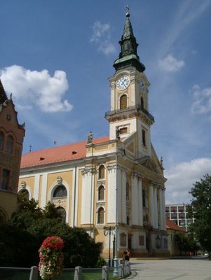 Kecskemt que esconde en si todas las bellezas y los valores de la Llanura es la sede de la provincia Bcs-Kiskun, est ubicada en la parte central de Hungra aproximadamente a 80 kilmetros de Budapest.