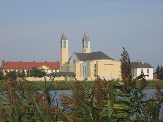 Mezkvesd results interesting and attractive for tourists not only because of its folk art. The Zsry Spa is one of the best known thermal baths of Hungary.