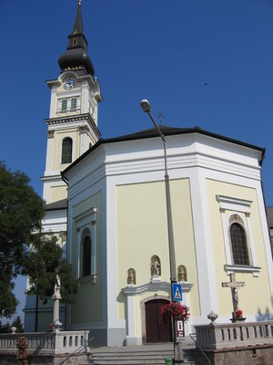 Mezkvesd results interesting and attractive for tourists not only because of its folk art. The Zsry Spa is one of the best known thermal baths of Hungary.