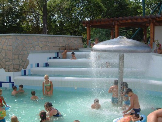 Mezkvesd results interesting and attractive for tourists not only because of its folk art. The Zsry Spa is one of the best known thermal baths of Hungary.