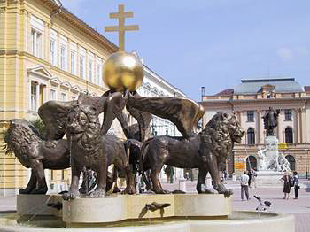 The number of sunny days is 2100 hours a year, therefore this town, at the junction of the rivers Tisza and Maros, is often called the 