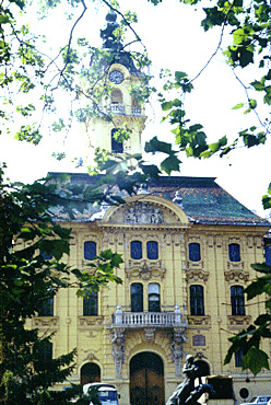 Da Szeged 2100 Stunden jhrlich von der Sonne beschienen wird, nennt man diese Stadt an der Mndung der Theiss und der Maros auch 