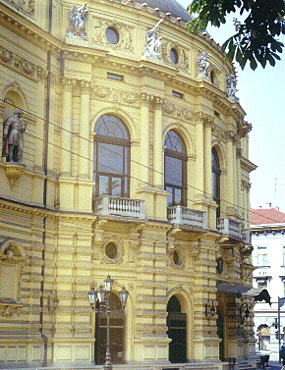 Da Szeged 2100 Stunden jhrlich von der Sonne beschienen wird, nennt man diese Stadt an der Mndung der Theiss und der Maros auch 