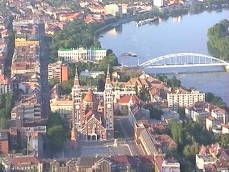 Da Szeged 2100 Stunden jhrlich von der Sonne beschienen wird, nennt man diese Stadt an der Mndung der Theiss und der Maros auch 