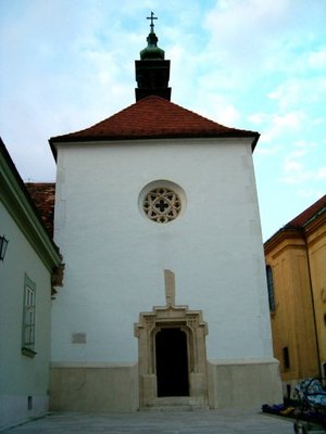 Szkesfehrvr wird wrdig die Stadt der Knige bezeichnet, es war ja im Mittelalter das weltliche Zentrum des Knigtums, sowie die Krnungs- und Begrbnissttte der ungarischen Knige.