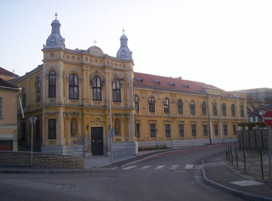 Veszprm (population 59 000) lies between Bakony and the northern part of Lake Balaton. Its history stretches back to the time of Hungary's founding when Gizella established the first episcopate and thus Veszprm came to be the city where queens were crowned.