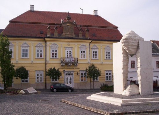 Veszprm (population 59 000) lies between Bakony and the northern part of Lake Balaton. Its history stretches back to the time of Hungary's founding when Gizella established the first episcopate and thus Veszprm came to be the city where queens were crowned.