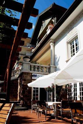 Alba Villa is located on the northern side of Lake Balaton in the resort Balatonf�red, which is the best known historical bathing town of the lake and has favourable climate by its geographical position.