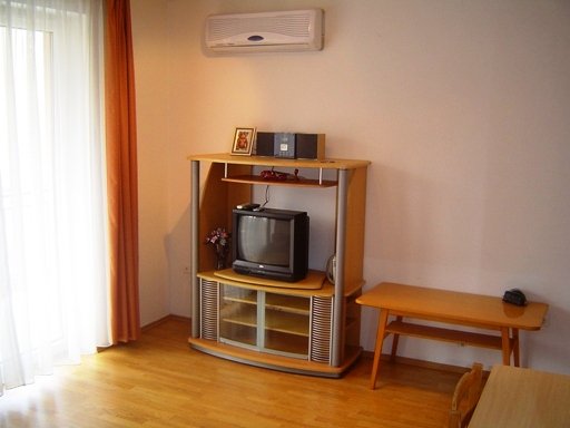 Fully equipped, new studios, one-, and two-room-apartments for 1-5 persons. There is 0-24 reception service, garage, in the new building, which is located only 50 metres from the Raday, and 150 metres from the Vaci pedestrian steet.