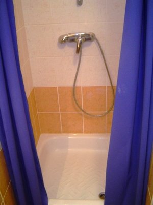 Fully equipped, new studios, one-, and two-room-apartments for 1-5 persons. There is 0-24 reception service, garage, in the new building, which is located only 50 metres from the Raday, and 150 metres from the Vaci pedestrian steet.
