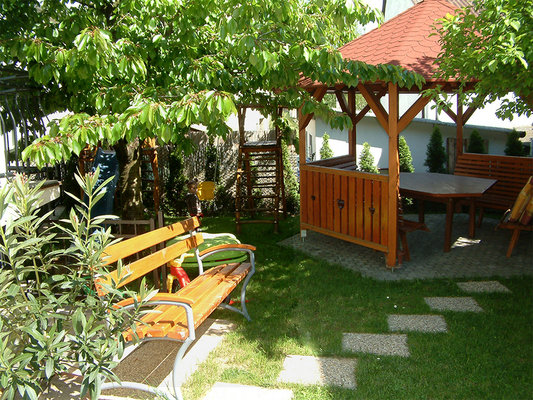 The Anett's Villa is situated in one of H�v�z's most flowery and wonderful streets, in a peaceful, natural environment, yet not far from the lake and the town centre.