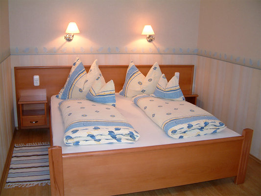The Anett's Villa is situated in one of H�v�z's most flowery and wonderful streets, in a peaceful, natural environment, yet not far from the lake and the town centre.