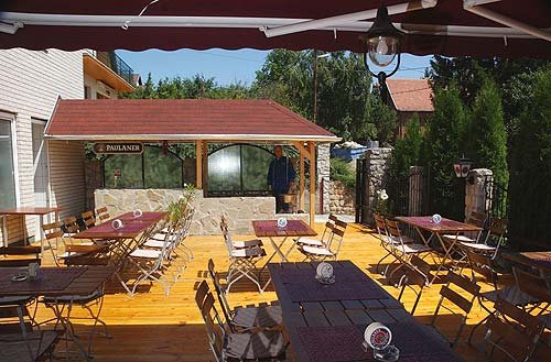 The Pension Aqua is situated in Budakeszi (next to Budapest), 7 kms far from Moszkva Square, downtown Budapest. The air is so clean here that the region is called 