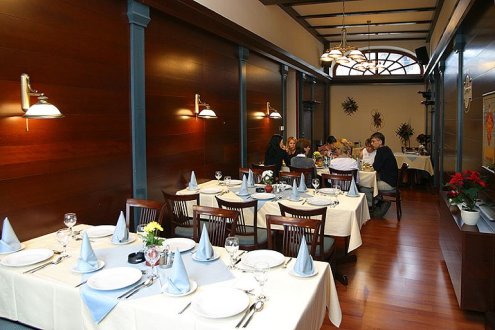 Hotel Aqua is located in Eger, only 100 meters away from the Turkish Bath, the open air bath and the Aladar Bitskey swimming pool. The hotel maintains 16 air-conditioned rooms.