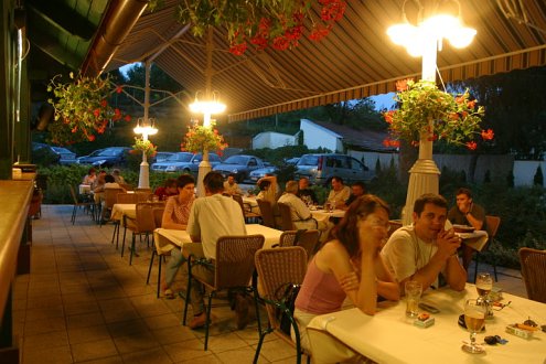 Hotel Aqua is located in Eger, only 100 meters away from the Turkish Bath, the open air bath and the Aladar Bitskey swimming pool. The hotel maintains 16 air-conditioned rooms.