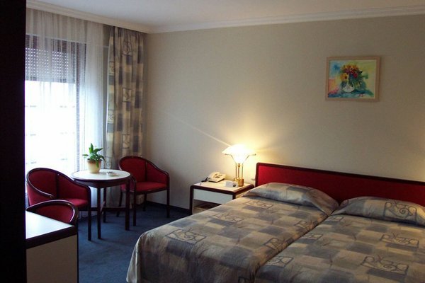 Our hotel is located close to the thermal lake of H�v�z (300 m). It's open all year round and waiting for you with high quality services. The hotel offers - in addition to the traditional health preservation cures - also different fitness, wellness and beauty packages.