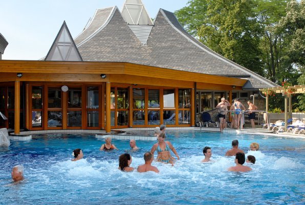 Our hotel is located close to the thermal lake of H�v�z (300 m). It's open all year round and waiting for you with high quality services. The hotel offers - in addition to the traditional health preservation cures - also different fitness, wellness and beauty packages.