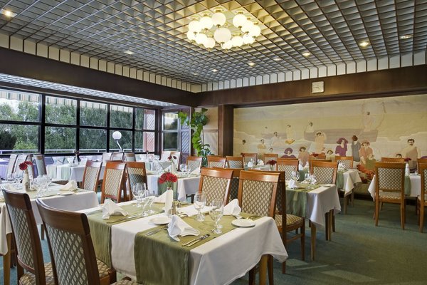 Our hotel is located close to the thermal lake of H�v�z (300 m). It's open all year round and waiting for you with high quality services. The hotel offers - in addition to the traditional health preservation cures - also different fitness, wellness and beauty packages.