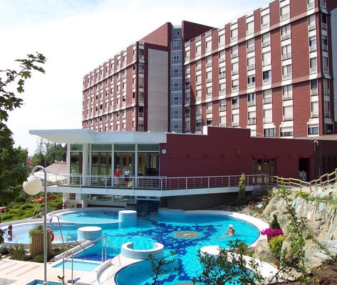 Our hotel is located close to the thermal lake of H�v�z (300 m). It's open all year round and waiting for you with high quality services. The hotel offers - in addition to the traditional health preservation cures - also different fitness, wellness and beauty packages.