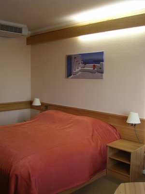 The hotel is located directly in the thermal bath area, a few minutes walk away from the Lajta river, with 59 well-equipped rooms with ensuite facilities.