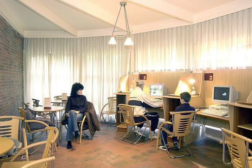 The 4-star club is a hotel and holiday village complex which lays on a 13 hectares area. It is located on the edge of the Tihany-peninsula which became a nature reserve in 1952.
