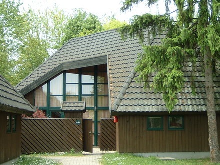 The 4-star club is a hotel and holiday village complex which lays on a 13 hectares area. It is located on the edge of the Tihany-peninsula which became a nature reserve in 1952.