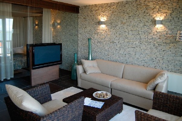 The luxurious Echo Residence apartment hotel, with one of the best views in Tihany, receives guests year-round. This summer vacation paradise in the heart of Tihany is perched on Kopasz Hill, above the Yacht Club and lakeside bathing area.