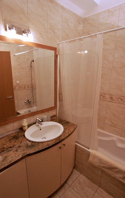Elite Studios are located in center of Budapest, about 300 meters from the Small Boulevard (K�roly K�r�t) and Astoria. The world famous synagogue is 50 meters far from the building.