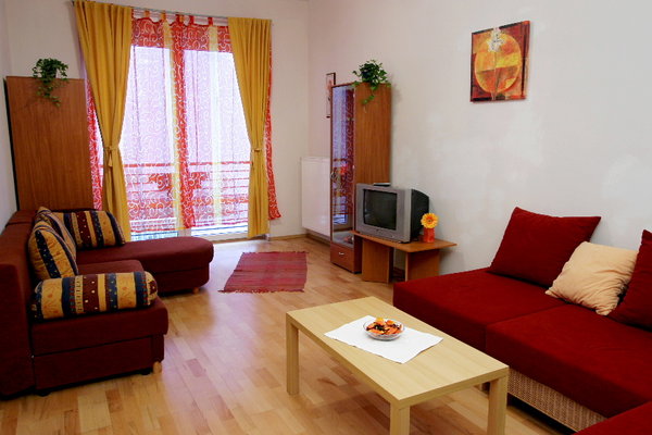 Elite Studios are located in center of Budapest, about 300 meters from the Small Boulevard (K�roly K�r�t) and Astoria. The world famous synagogue is 50 meters far from the building.