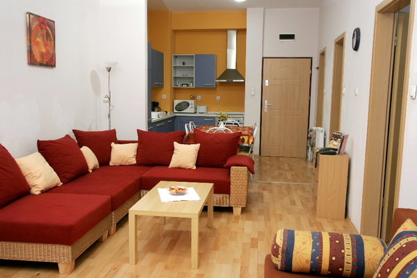 Elite Studios are located in center of Budapest, about 300 meters from the Small Boulevard (K�roly K�r�t) and Astoria. The world famous synagogue is 50 meters far from the building.