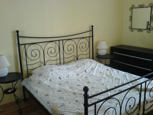 Elite Studios are located in center of Budapest, about 300 meters from the Small Boulevard (K�roly K�r�t) and Astoria. The world famous synagogue is 50 meters far from the building.