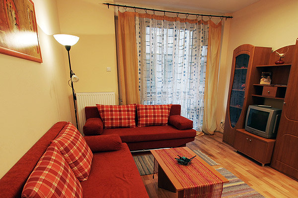 Elite Studios are located in center of Budapest, about 300 meters from the Small Boulevard (K�roly K�r�t) and Astoria. The world famous synagogue is 50 meters far from the building.