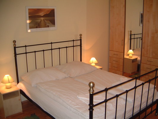Elite Studios are located in center of Budapest, about 300 meters from the Small Boulevard (K�roly K�r�t) and Astoria. The world famous synagogue is 50 meters far from the building.
