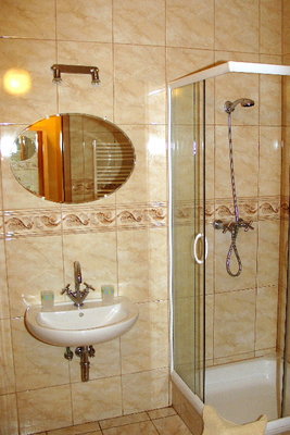 Elite Studios are located in center of Budapest, about 300 meters from the Small Boulevard (K�roly K�r�t) and Astoria. The world famous synagogue is 50 meters far from the building.
