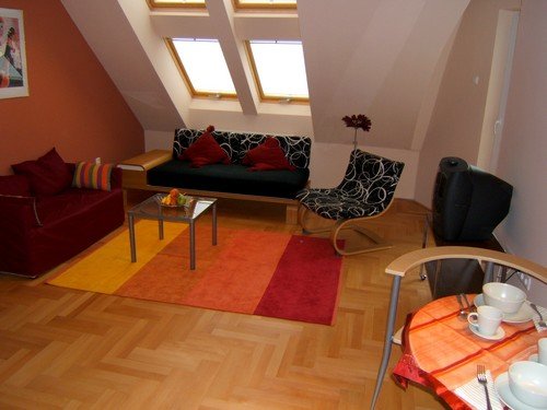 The modern and fully furnished accommodations range in size from studios to one and two-bedroom apartments, located within a few steps away from the Great Synagogue and a few minutes walk of the main pedestrian area.