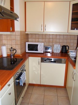 The modern and fully furnished accommodations range in size from studios to one and two-bedroom apartments, located within a few steps away from the Great Synagogue and a few minutes walk of the main pedestrian area.