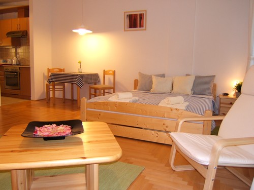 The modern and fully furnished accommodations range in size from studios to one and two-bedroom apartments, located within a few steps away from the Great Synagogue and a few minutes walk of the main pedestrian area.