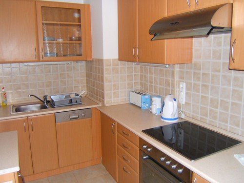 The modern and fully furnished accommodations range in size from studios to one and two-bedroom apartments, located within a few steps away from the Great Synagogue and a few minutes walk of the main pedestrian area.