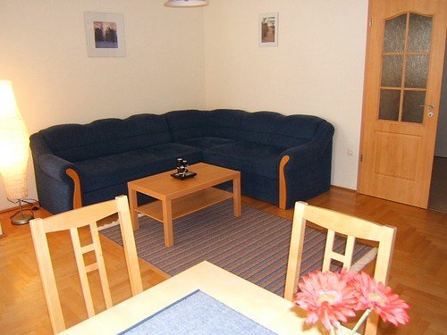 The modern and fully furnished accommodations range in size from studios to one and two-bedroom apartments, located within a few steps away from the Great Synagogue and a few minutes walk of the main pedestrian area.