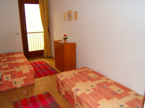 The modern and fully furnished accommodations range in size from studios to one and two-bedroom apartments, located within a few steps away from the Great Synagogue and a few minutes walk of the main pedestrian area.