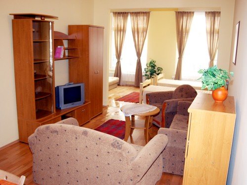 The modern and fully furnished accommodations range in size from studios to one and two-bedroom apartments, located within a few steps away from the Great Synagogue and a few minutes walk of the main pedestrian area.