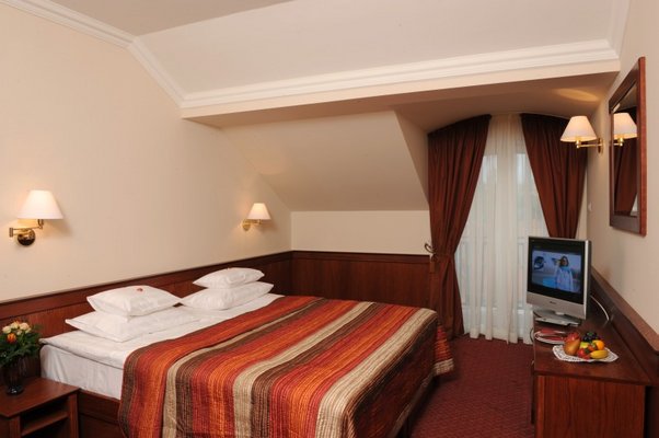 The famous wine of Eger and the valley of culture attract people during the whole year who would like to enjoy the comfort of a four-star hotel, the traditional European hospitality and the personal service during their vacation or business trip.