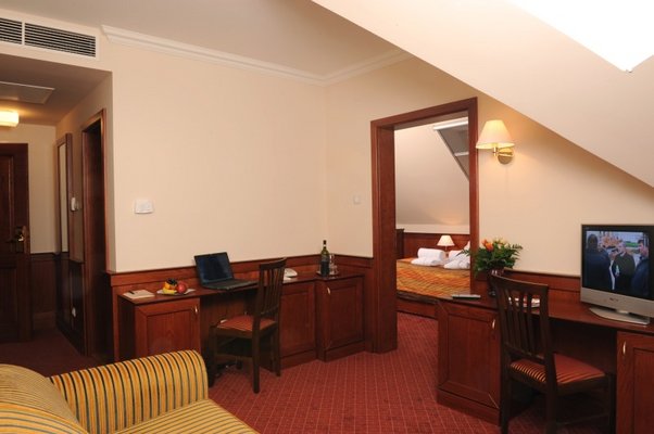 The famous wine of Eger and the valley of culture attract people during the whole year who would like to enjoy the comfort of a four-star hotel, the traditional European hospitality and the personal service during their vacation or business trip.