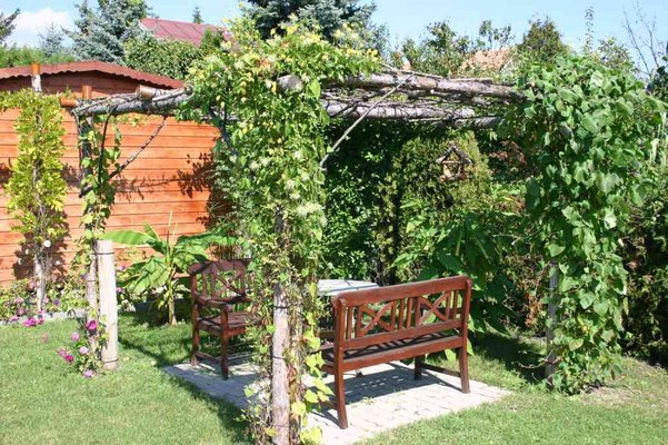 Pension Lorelei is located in Gyenesdias, at the northern shore of Lake Balaton, at the south-west foot of Keszthely Mountains. The main industry of Gyenesdias is the tourism.