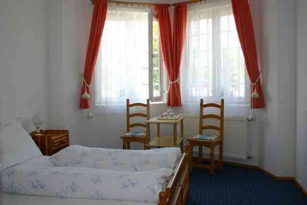 Pension Lorelei is located in Gyenesdias, at the northern shore of Lake Balaton, at the south-west foot of Keszthely Mountains. The main industry of Gyenesdias is the tourism.