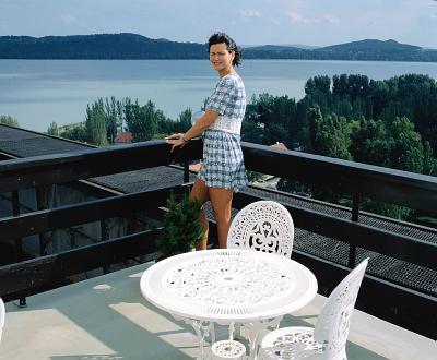 Balatonf�red is a small town of 14 thousand permanent residents. Its international fame is due to its abundant aerated springs, to its unique setting and mild climate, to the picturesque lake and to the full bodied, hearty wines. Hotel Marina is located in a park, at the shore of the lake.