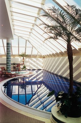 Le Meridien Budapest is ideally located in the heart of Budapest, close to the main business districts, shopping areas and the city's main sights.