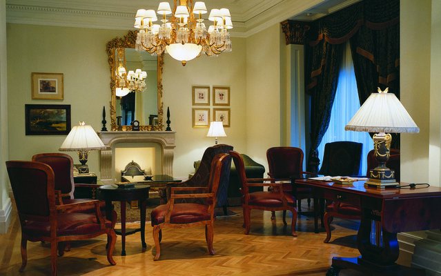 Le Meridien Budapest is ideally located in the heart of Budapest, close to the main business districts, shopping areas and the city's main sights.